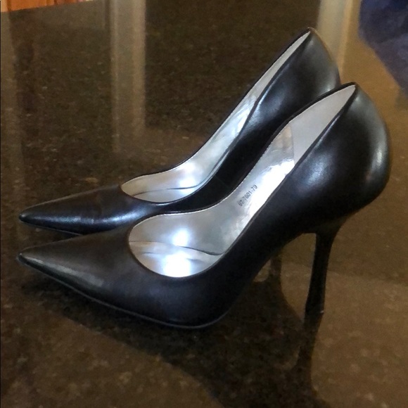 Cathy Jean 3.5 inch Stilletto Pumps, Sz. 7 - Picture 5 of 8